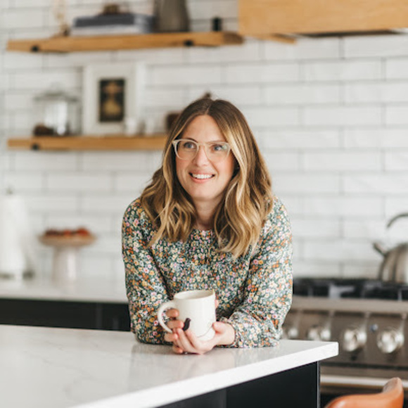 Meet your Posher, Elyse - Picture 1 of 1